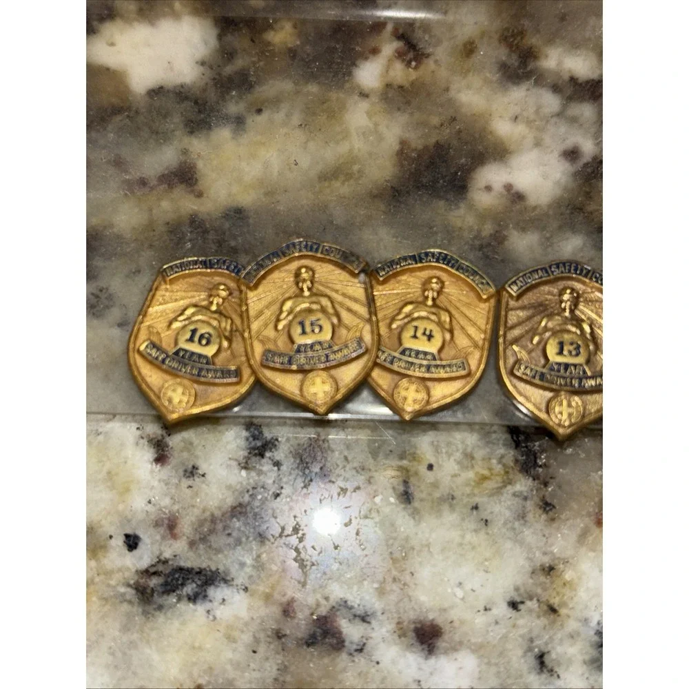 Vintage National Safety Council Safe Driver Award Pin Lapel Pinback 12-16. 3687